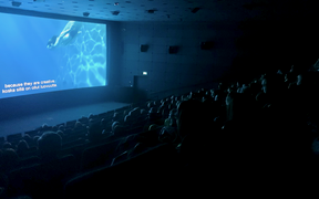 Radical Creativesin näytös Kino Reginassa Oodissa