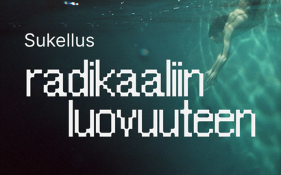 Ihminen sukeltamassa veden alla. Teksti: 'Sukellus radikaaliin luovuuteen'.