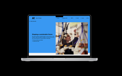 Kannettava tietokone, jossa näkyy Aalto-yliopiston verkkosivu kestävän tulevaisuuden laboratorio-kuvalla.