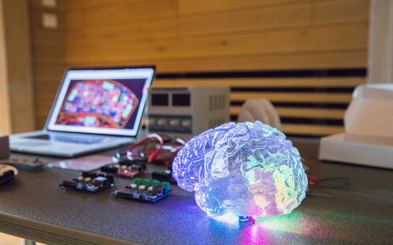 Aivot-projekti Sähköpajakurssin loppunätöksessa 2018, kuva: Aalto-yliopisto, Mikko Raskinen