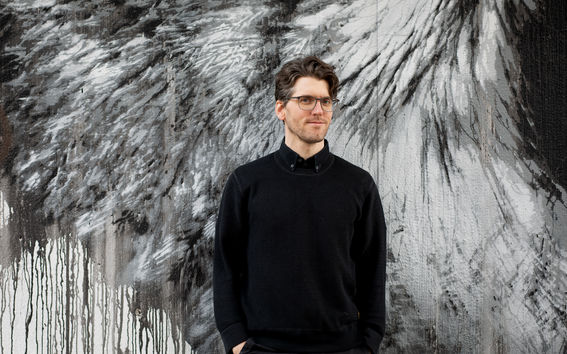 Christian Guckelsberger in front of graffiti