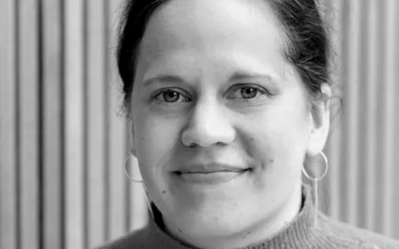 Kasvokuva professori Leena Järvestä