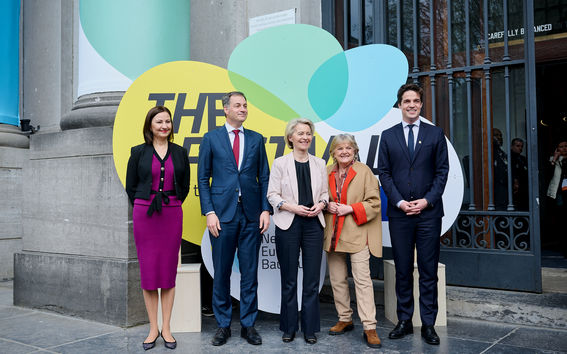 Iliana Ivanova, Alexander De Croo, Ursula von der Leyen, Elisa Ferreira and Thomas Dermine 