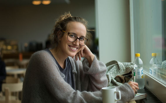 Aalto-yliopisto, Otaniemi stories: Oona Anttila, Creative Sustainability -opiskelija, Kauppakorkeakoulu / Kuvaaja: Sinikoski