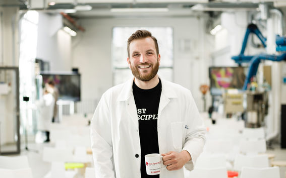 Aalto-yliopisto, Otaniemi stories: Andreas Lindberg, tohtoriopiskelija, biotuotteiden ja biotekniikan laitos / kuvaaja: Sinikoski