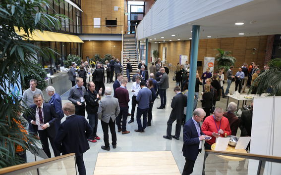 Alumnitapahtuma Sähkötekniikan korkeakoulussa