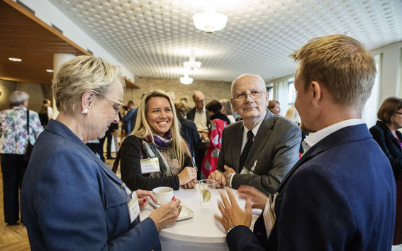 Alumneille, kuva: Lasse Lecklin