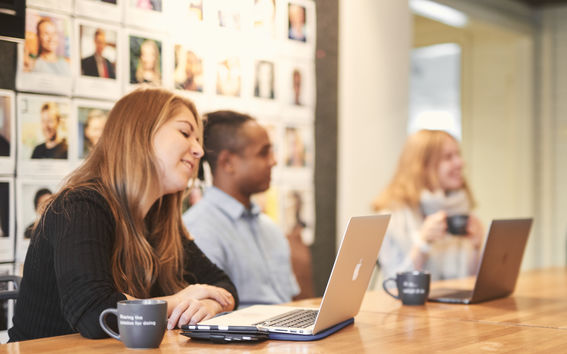 Aalto University / students doing teamwork /  photo by Unto Rautio