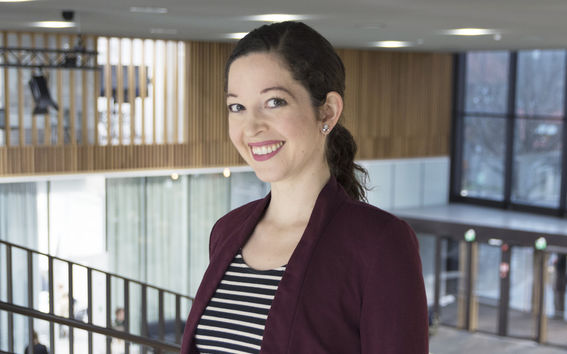 Kuvassa näkyy Elizabeth Miller. Kuva: Roope Kiviranta / Aalto-yliopisto