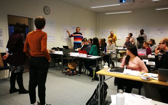 Tohtorikoulutettavia EDEN-seminaarissa