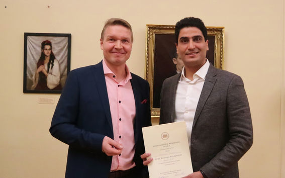 Dr. Mohamad Tavakkoli with Finnish Chemical Society President Dr. Pekka Joensuu