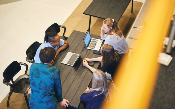 Monikulttuurisen työyhteisön tapaaminen / Kuvaaja Aalto-yliopisto, Unto Rautio