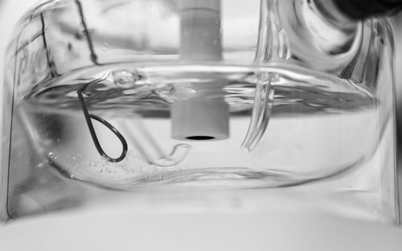 Katalyyttien sähkökemialliseen tutkimiseen käytetty laitteisto / Kuva: Glen Forde