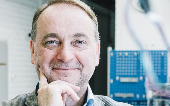 Tutkimusjohtaja Jukka Tuomi. Kuva: Jaakko Kahilaniemi.