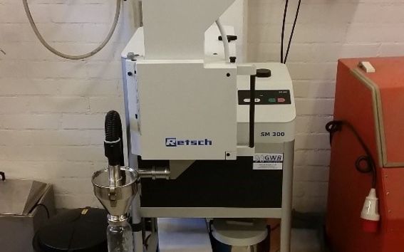 Retsch SM 300 (Cutting Mill)