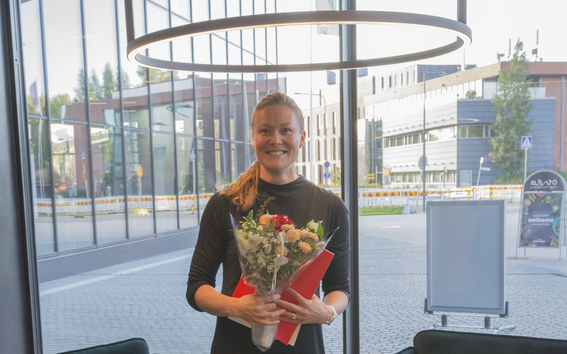 Kauppakorkeakoulun Vuoden väitöskirjatutkija Iiris Saittakari