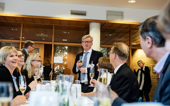 An alumni class celebrating together at the School of Business Homecoming Day 2018