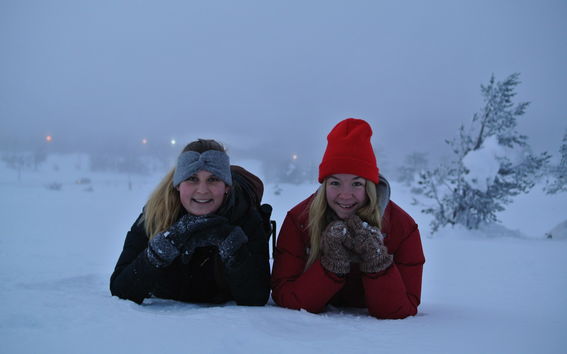 Helena Egge (left) and Elna Sahlman, current CEMS Club Helsinki President in the beautiful fell scenery of Levi