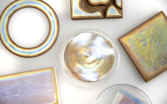 Wood-based structural shimmering wood colour has no colour pigments. Photo: Valeria Azovskaya