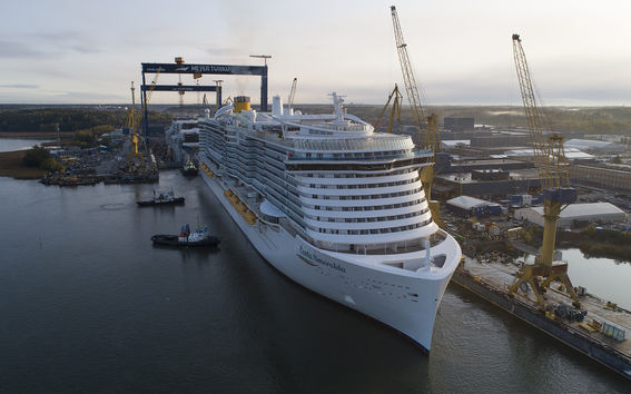 Costa Smeralda varustelulaiturissa (Kuva: Meyer Turku Oy)