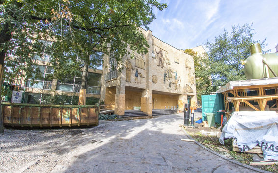 Aalto Töölö's yellow facade behind the construction site fences