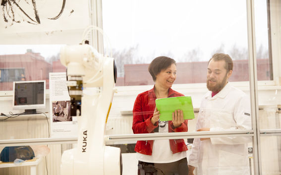 Scientists working together in a laboratory / Photo by Aalto University, Mikko Raskinen