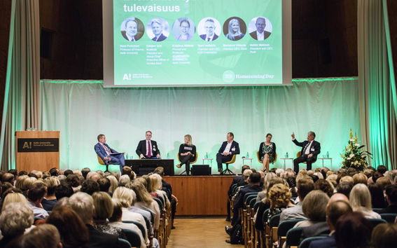 Kauppakorkeakoulun Homecoming Day -alumnitapahtuma elokuussa 2018, paneelikeskustelu