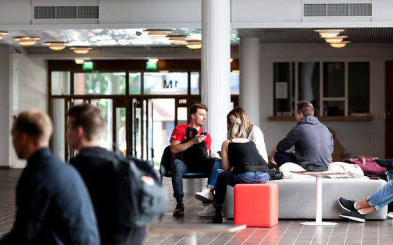 Kandidaattikeskus, Otakaari 1