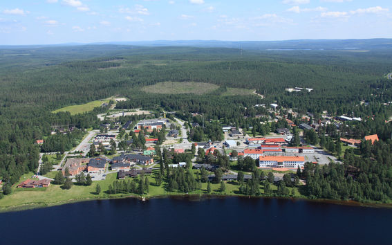 Taantuvista pienkaupungeista on tullut maailmanlaajuinen ilmiö - tutkimushanke etsii keinoja palauttaa kuihtuvien kaupunkien elinvoimaisuutta. Kansainvälisen hankkeen esimerkkikohteena Suomessa on Puolangan kunta. 