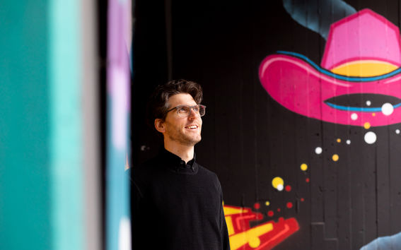 Christian Guckelsberger in front of graffiti