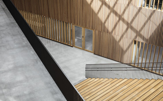 Väre-buildings hall with impressive wooden staircase