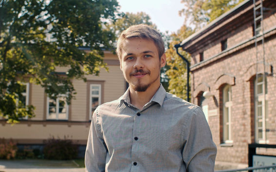 2nd year student of the BScBA Programme Nikolai Andriakov is standing outside in sunny weather 