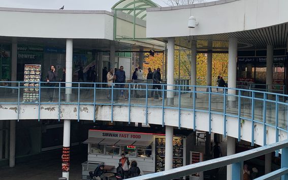 Maahanmuuttajayrittäjät ovat elävöittäneet ostoskeskus Puhosta Itäkeskuksessa