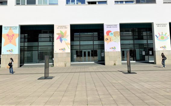 Julisteita EPFL:n kampuksella