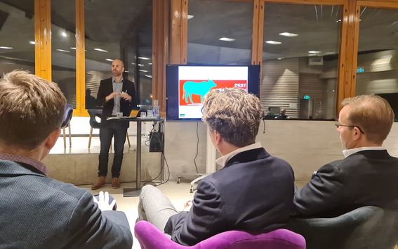 Professor Jens Schmidt opening the first Aalto Alumni Strategy Circle. Audience in the front. 