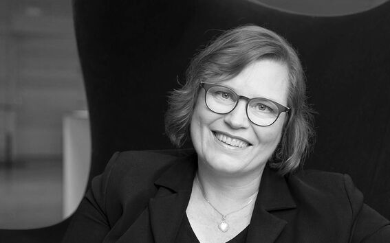 Black and white portrait of Kirsi Niinimäki.