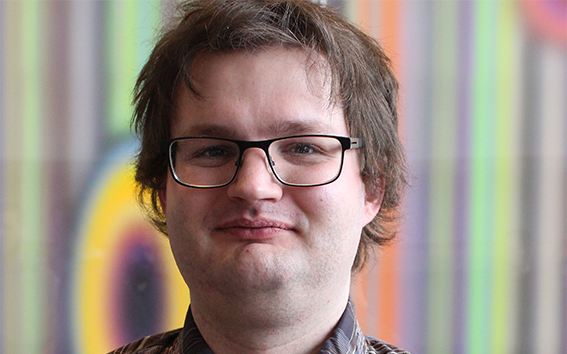 Portrait photo showing young man with glasses