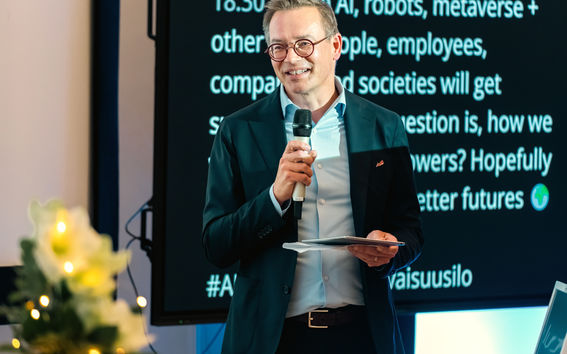 Tero Ojanperä at the AI Revolution seminar at Aalto University on 9 November 2023