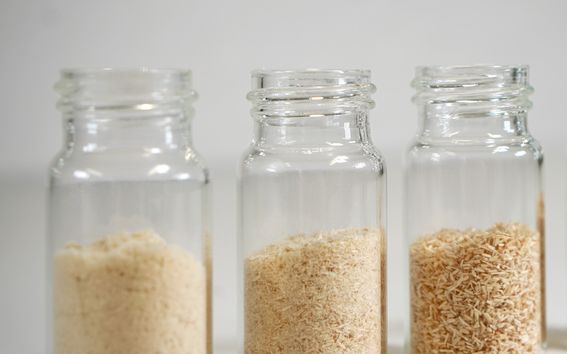 Different sized wood particles in glass bottles (Daniela Altgen)