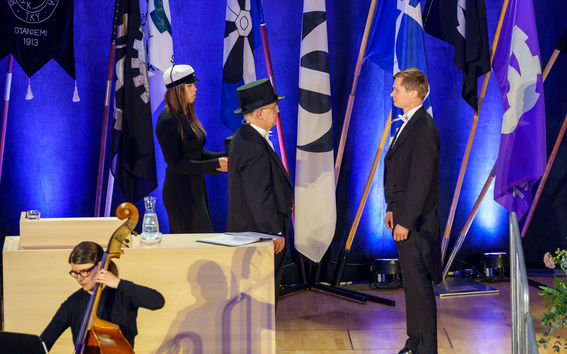 Eemeli Mölsä being promoted as doctor