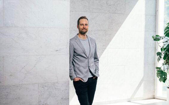 Professori Antti Oulasvirta. Kuva: Aalto-yliopisto / Jaakko Kahilaniemi