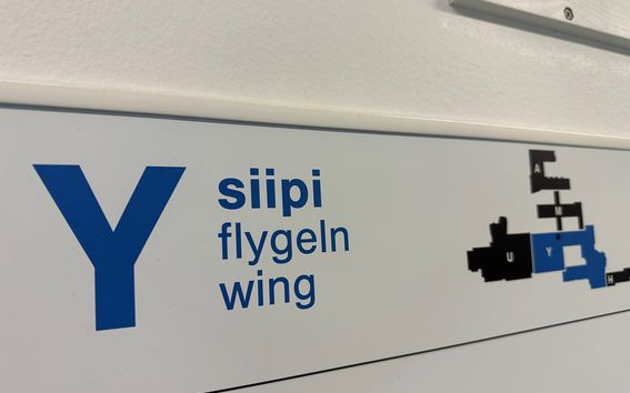 Otakaari 1 kyltti Y-siipi