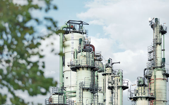 Nesteen polttoainejalostamon tankit Porvoossa