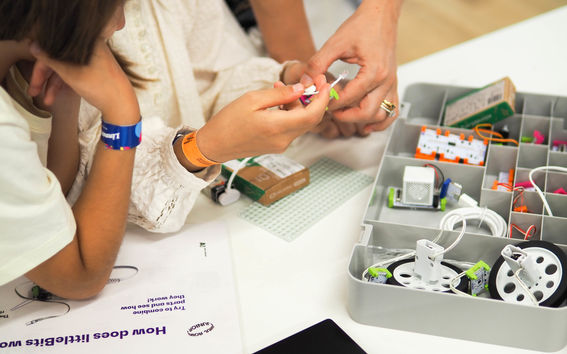 Aalto-yliopisto Juniorin robotiikkatuokio