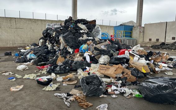 Sekajätekasa Ämmässuon jätteenkäsittelylaitoksella.