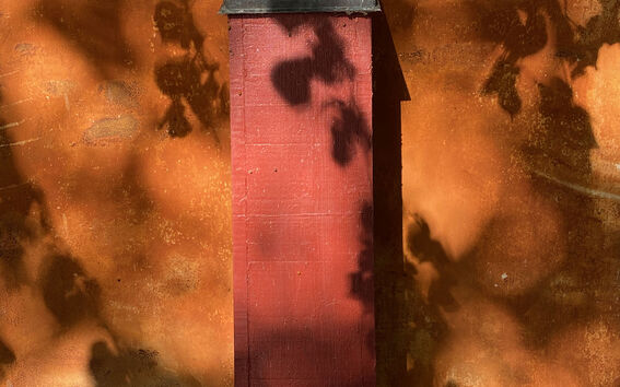 Color and light study of a façade in Helsingør, Denmark. Photo: Leonardo Hidalgo-Uribe, 2024. 