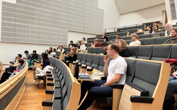 Lauri Ratian vierailuluento