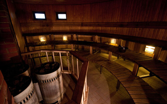 Inside of the large sauna at Rantsu.