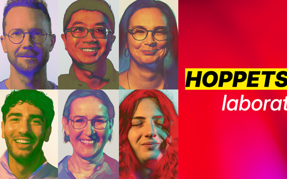 Nio suddiga ansikten till vänster, texten 'Hoppets laboratorium' till höger i gult och vitt mot en röd bakgrund.