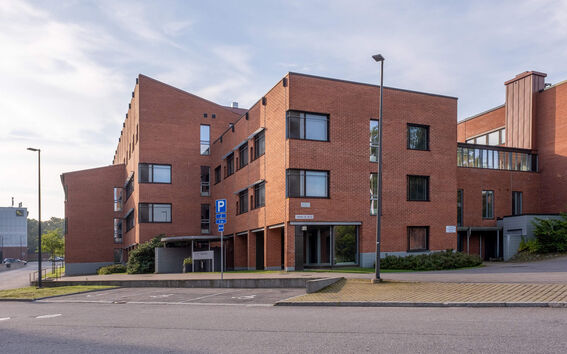 Tietotie 2 offers laboratory and office premises in Otaniemi.